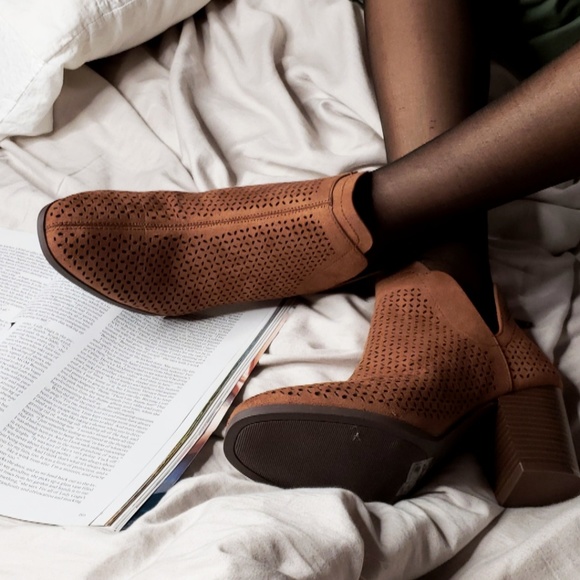 🚨ON SALE//The Clarice//camel ankle bootie - Picture 4 of 8
